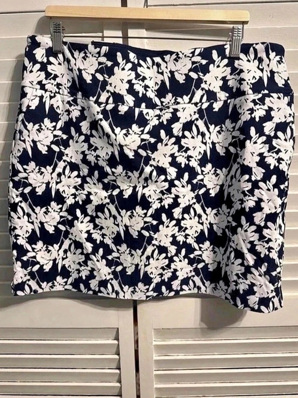 up! Pull-On Skort! Floral in Blue & White XL NWT